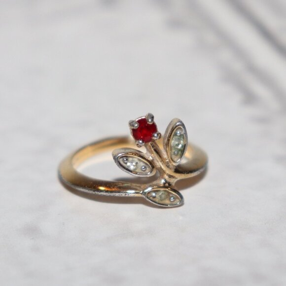 Avon Gold Ring with Red and Green Details - Picture 3 of 4